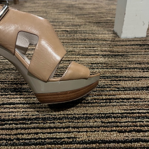 Cute heels Michael by Michael Kors great condition barely worn - Picture 3 of 5